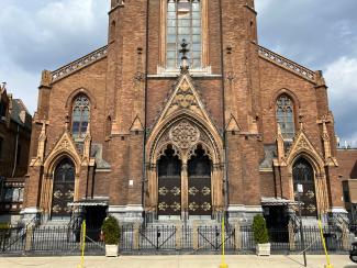 Photo of All Saints Church, Williamsburg - view of lower facade