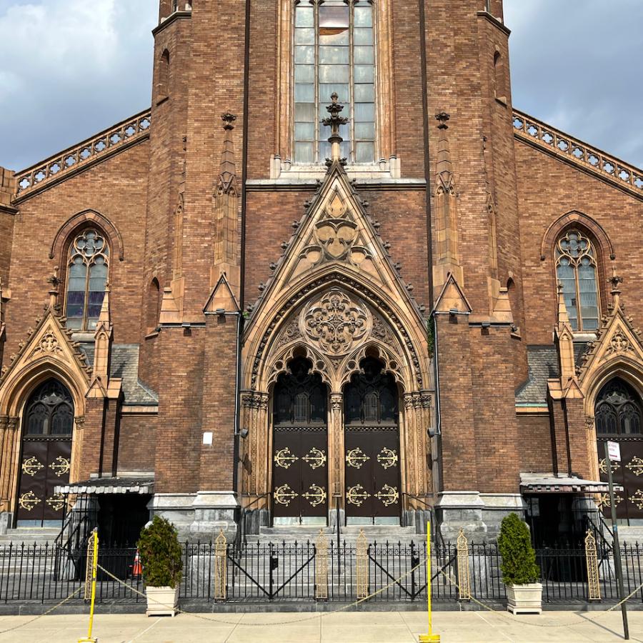 Photo of All Saints Church, Williamsburg - view of lower facade