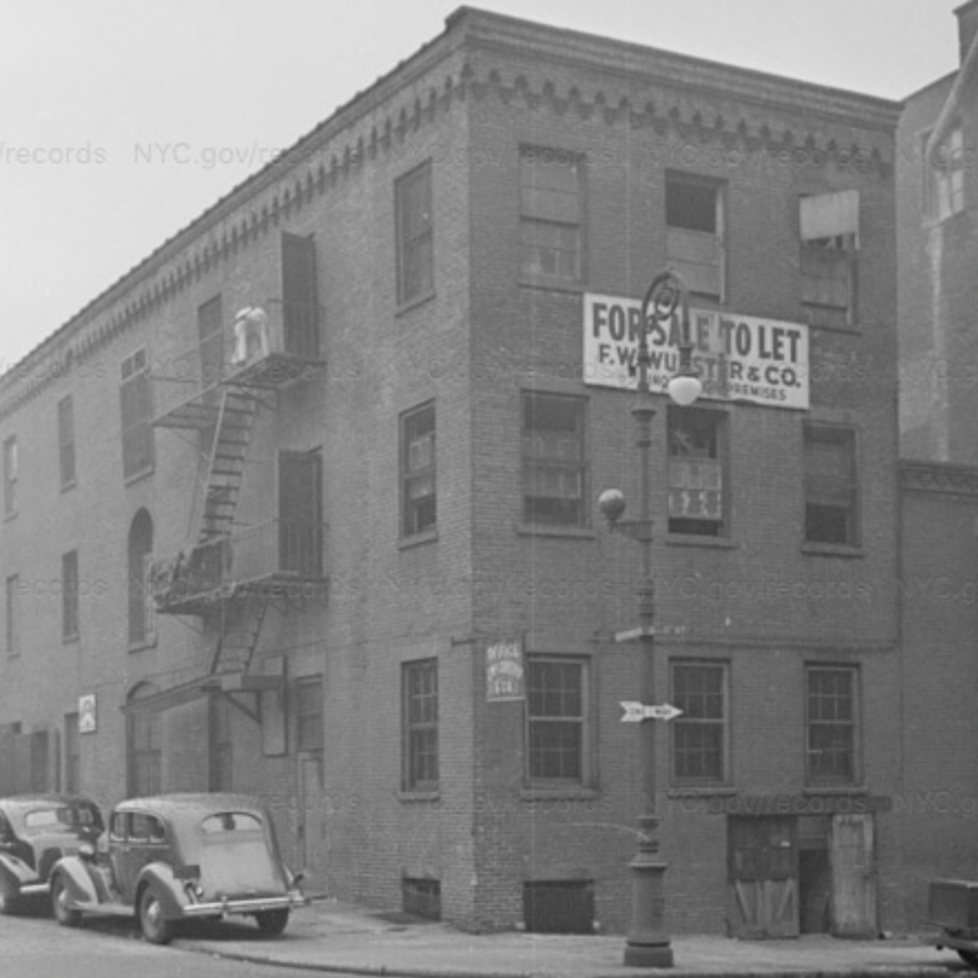 21 Dunham Place in 1940 (prior to removal of top floor).